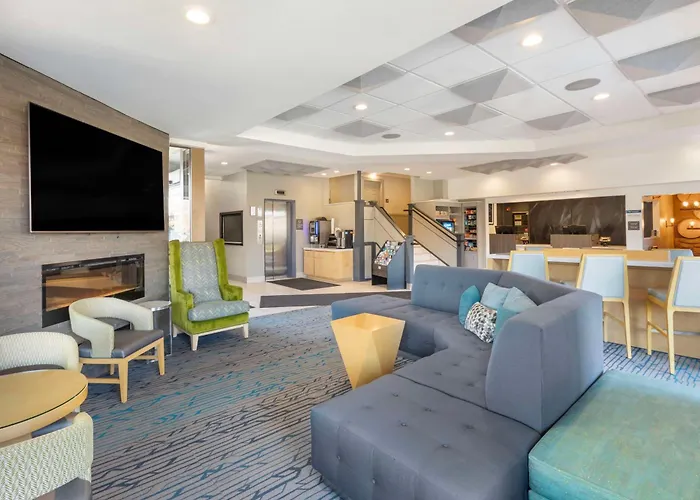 Best Western Plus Milwaukee West