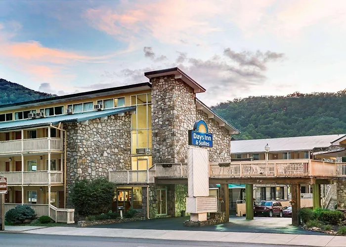 Days Inn & Suites By Wyndham Downtown Gatlinburg Parkway
