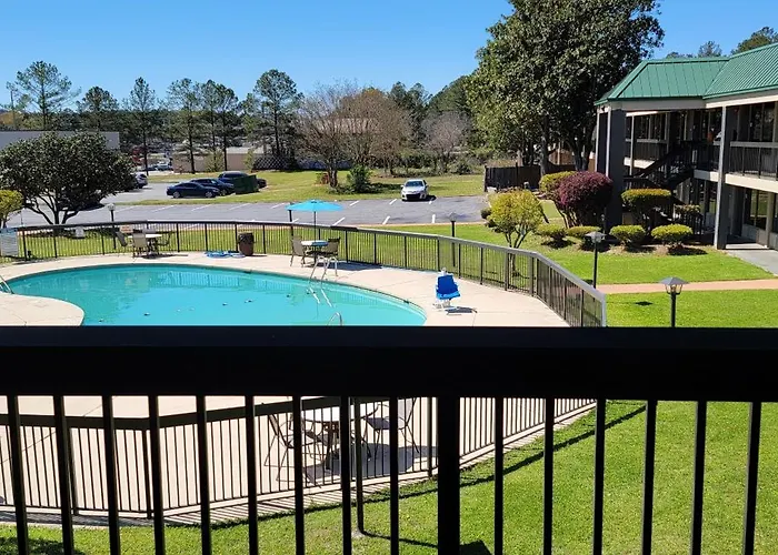 Ramada By Wyndham & Suites Warner Robins