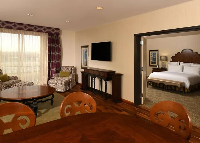 Woolley'S Classic Suites Aurora
