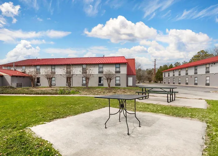 Red Roof Inn & Suites Newport News