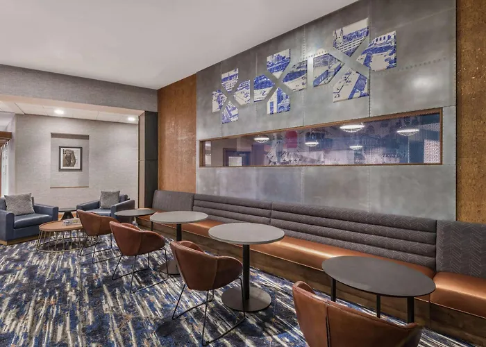 Hampton Inn & Suites Fort Wayne Downtown