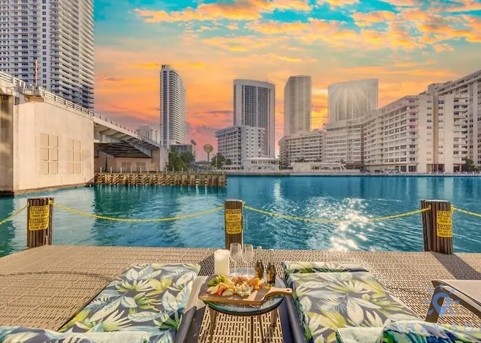 Modern Resort With Balcony - Near Beach - Pool Hallandale Beach