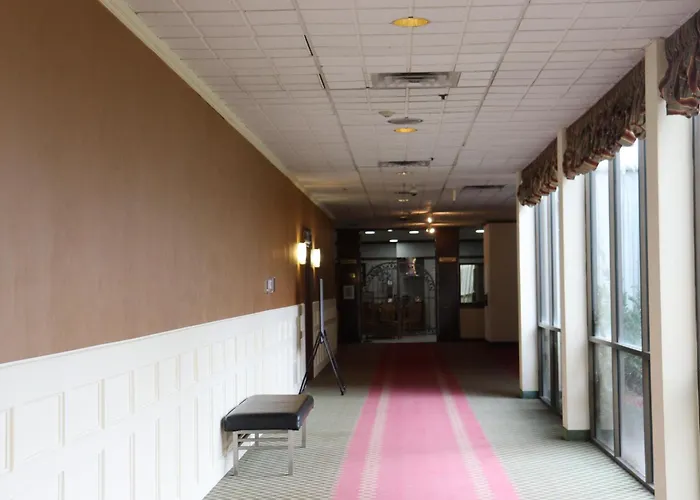 Clarion Hotel & Conference Center Lansing West