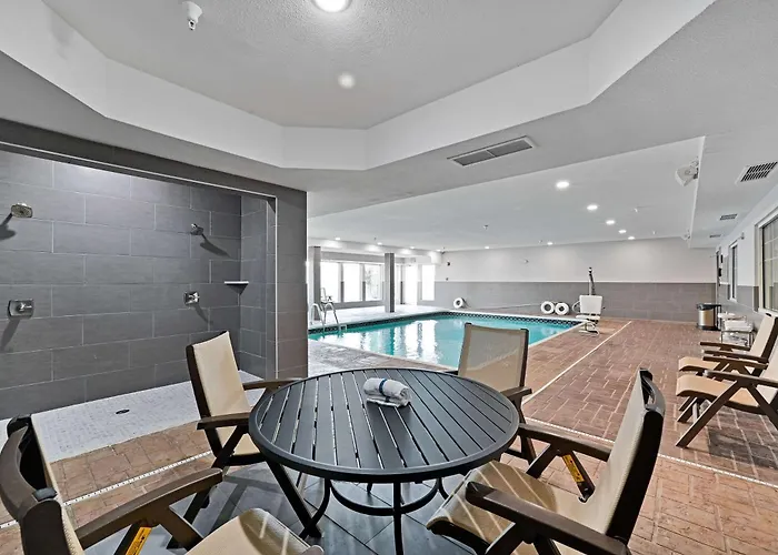 Country Inn & Suites By Radisson, Bloomington-Normal Airport, Il