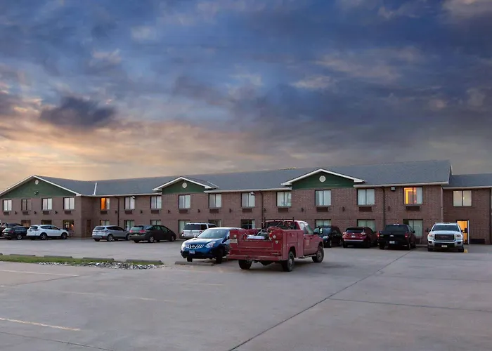 Super 8 By Wyndham Salina I-70 Hotel