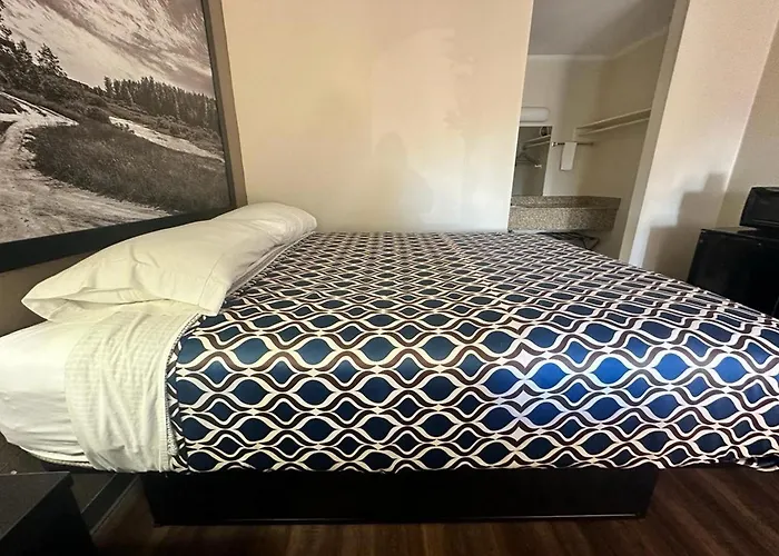 Loyalty Inn Rockingham