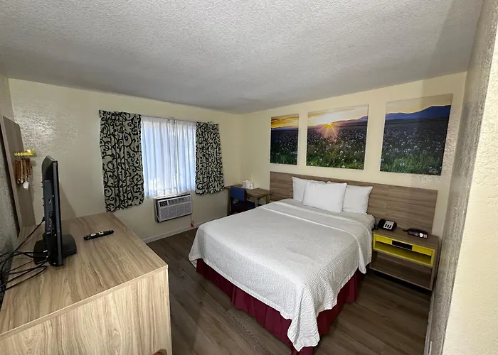 Days Inn By Wyndham San Marcos