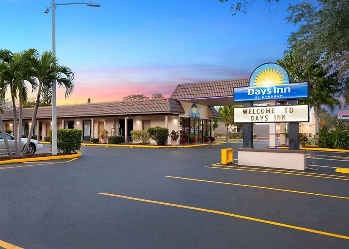 Days Inn By Wyndham St. Petersburg Central