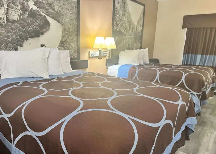 Hotel Piney Woods Huntsville