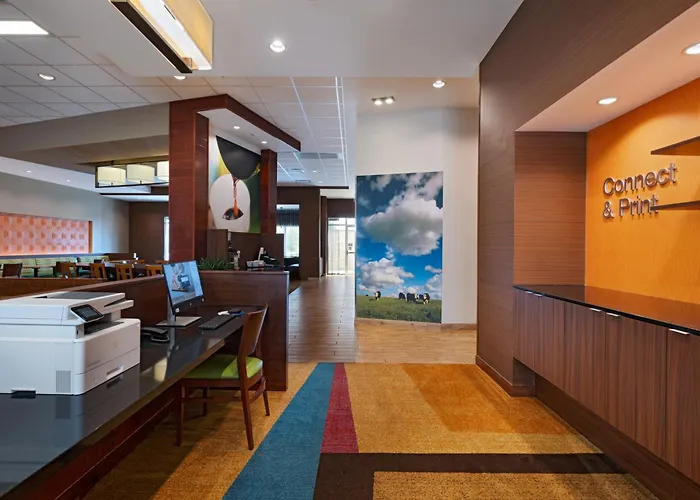Fairfield Inn & Suites By Marriott Lincoln Airport