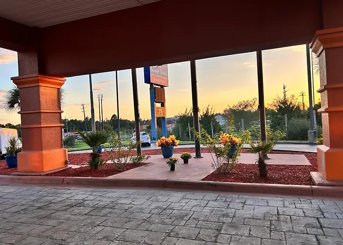 Home Town Inn & Suites Crestview