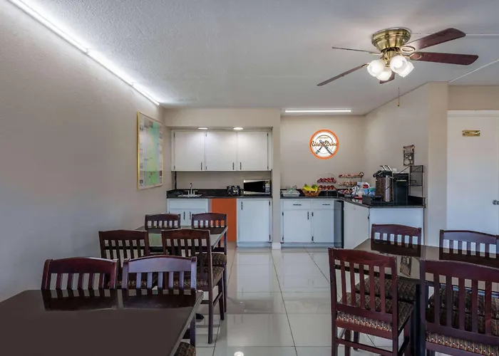 Howard Johnson By Wyndham Vero Beach/I-95