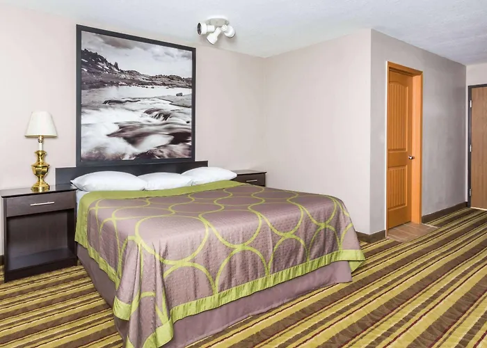 Super 8 By Wyndham Rock Springs Hotel