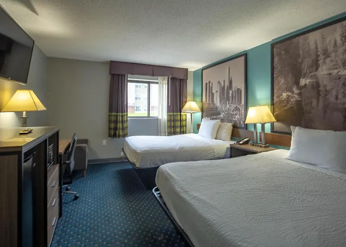 Super 8 By Wyndham Rockford I-90 Casino District Hotel