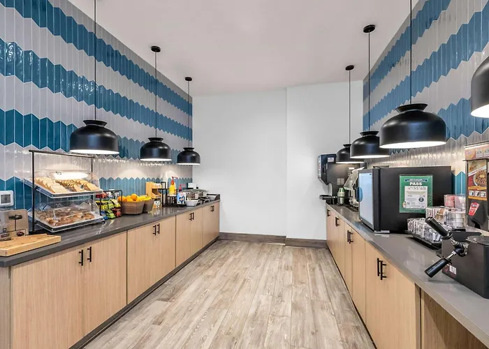 La Quinta Inn & Suites By Wyndham San Jose Airport-Downtown