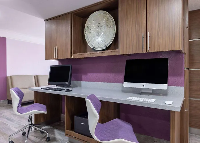 La Quinta Inn By Wyndham Kansas City Lenexa