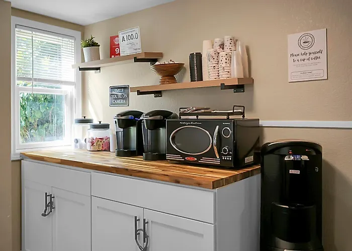 Hickory Falls Inn Chimney Rock