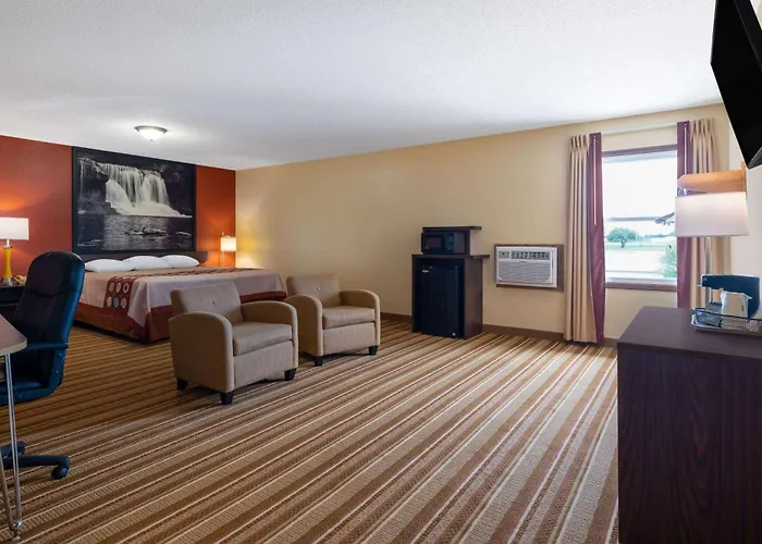 Super 8 By Wyndham Mattoon Hotel