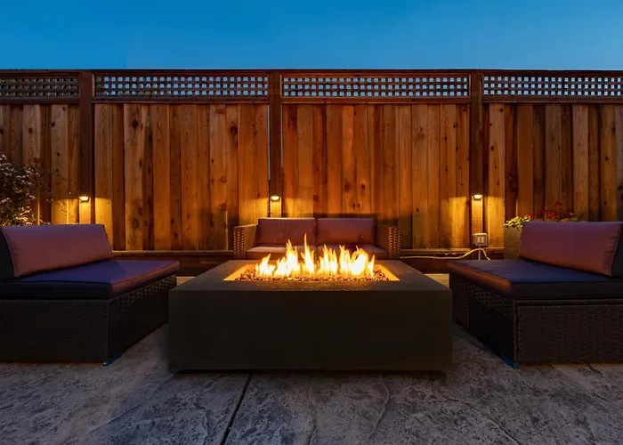 Nantucket Whale Inn, Half Moon Bay