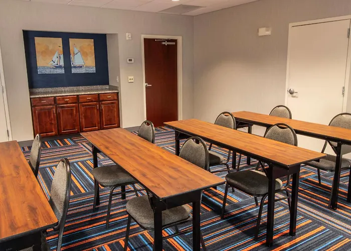 Hampton Inn & Suites Norfolk-Airport