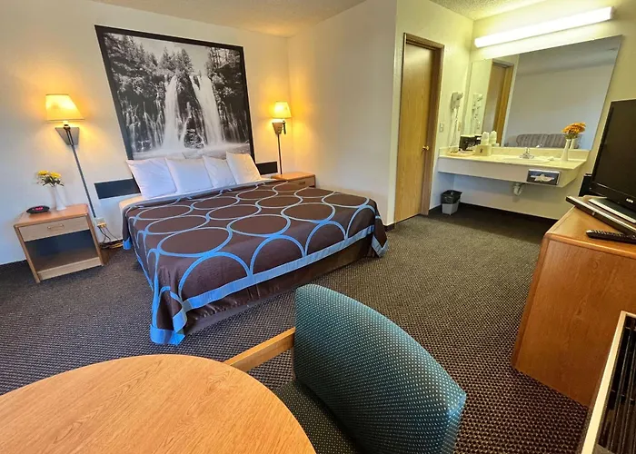 Super 8 By Wyndham Red Bluff Motel