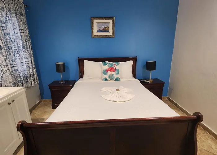 Golden Palms House Bed & Breakfast Nassau