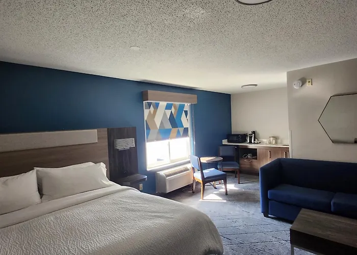 Holiday Inn Express & Suites Alliance By Ihg