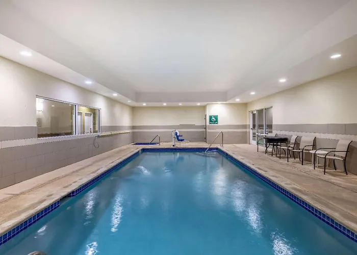 La Quinta By Wyndham Artesia Hotel