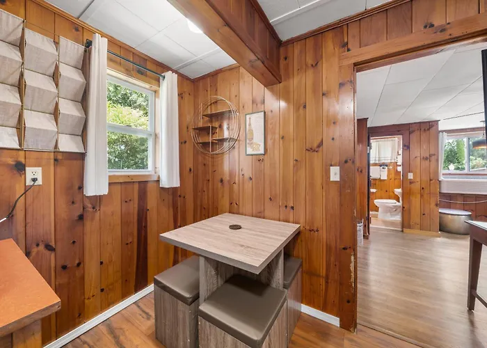 Cedarwood Inn Hendersonville