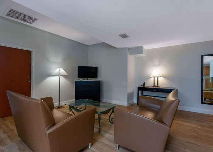 Days Inn & Suites By Wyndham Lakeland