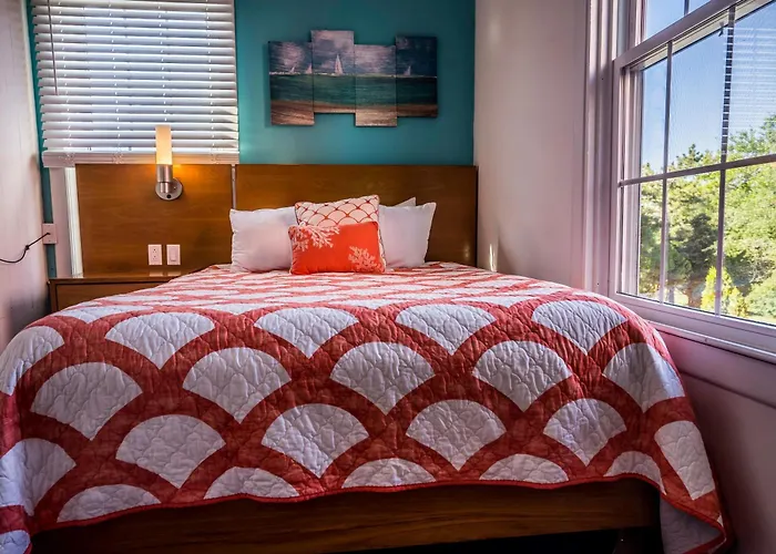 Surfside Inn Chatham