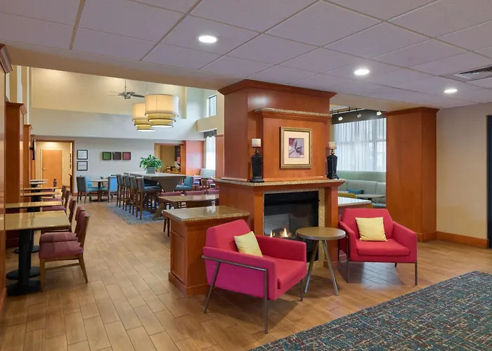 Hampton Inn & Suites Providence / Smithfield