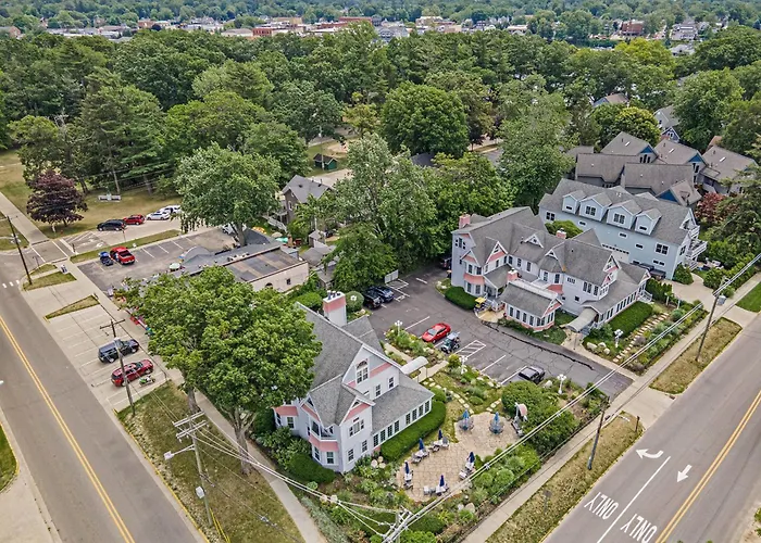 Yelton Manor Bed And Breakfast South Haven