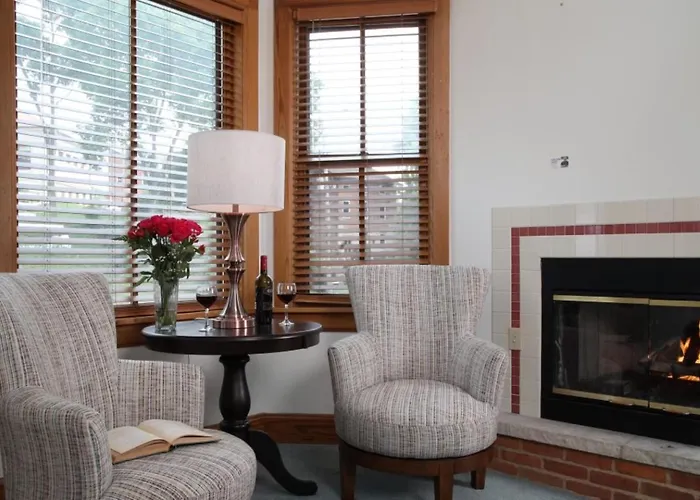 Riverboat Suites Galena