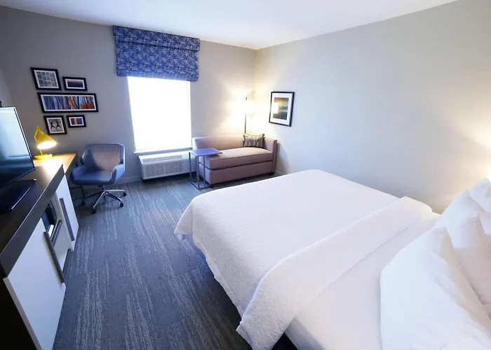 Hampton Inn & Suites Forest City