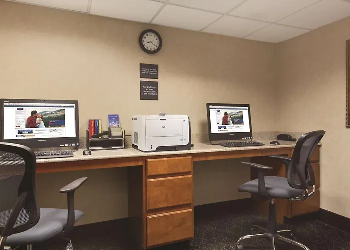 Hampton Inn & Suites Greenfield