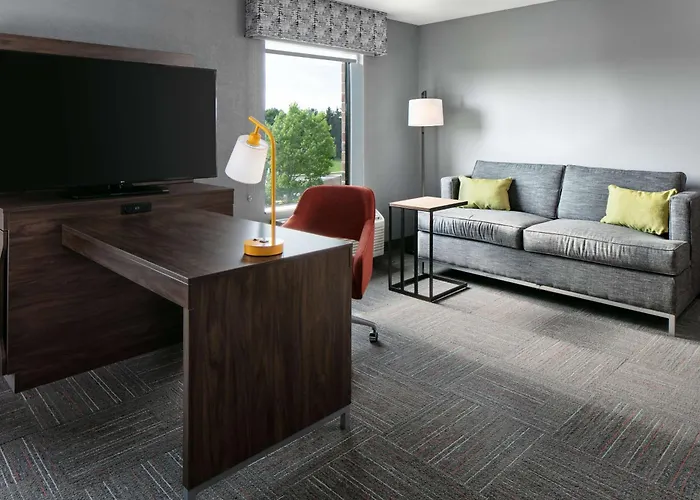 Hampton Inn & Suites West Bend