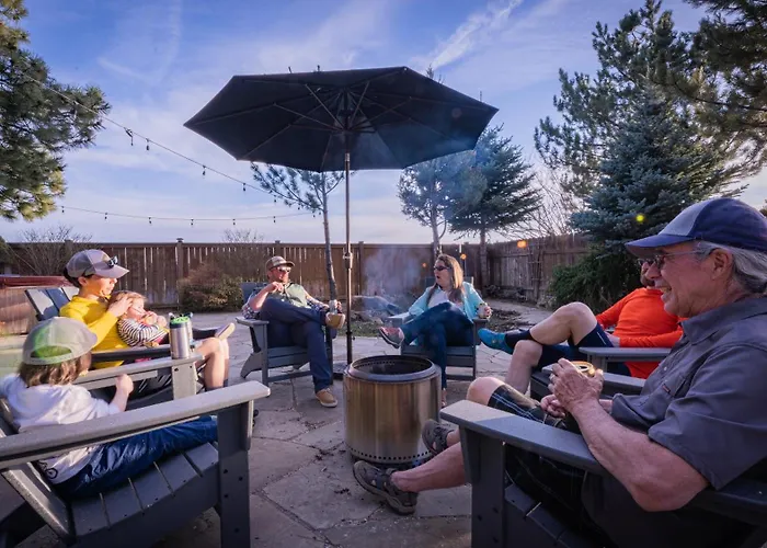 Left Coast Lodge - Pet Friendly Sisters