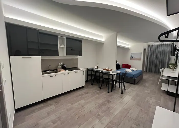 Paola Hotels