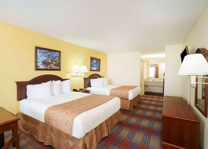 Travelodge By Wyndham Montgomery East