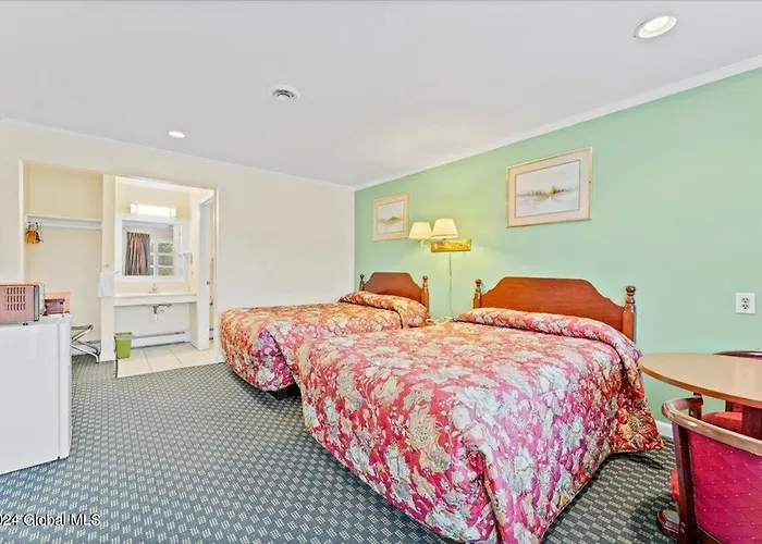 Top Hill Motel Saratoga Springs