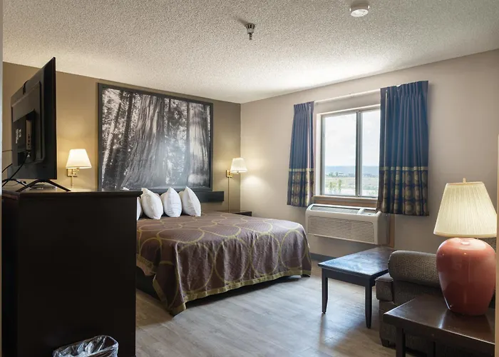 Super 8 By Wyndham Grants Hotel