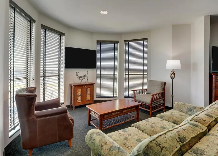 Broken Arrow Hotels