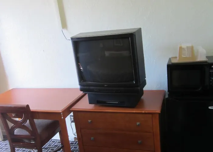 Civic Center Lodge / Lake Merritt Bart Oakland