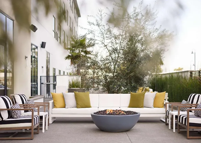 Hotel Centro Sonoma Wine Country, Tapestry Collection Hilton Rohnert Park