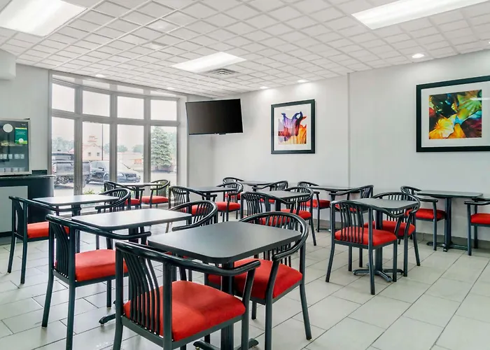 Quality Inn & Suites Banquet Center Livonia