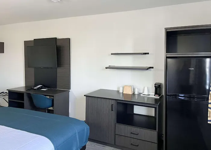 Studio 6 Suites Delano, Ca