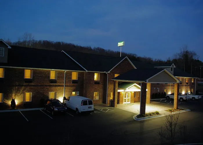 Mountain Inn & Suites Airport - Hendersonville