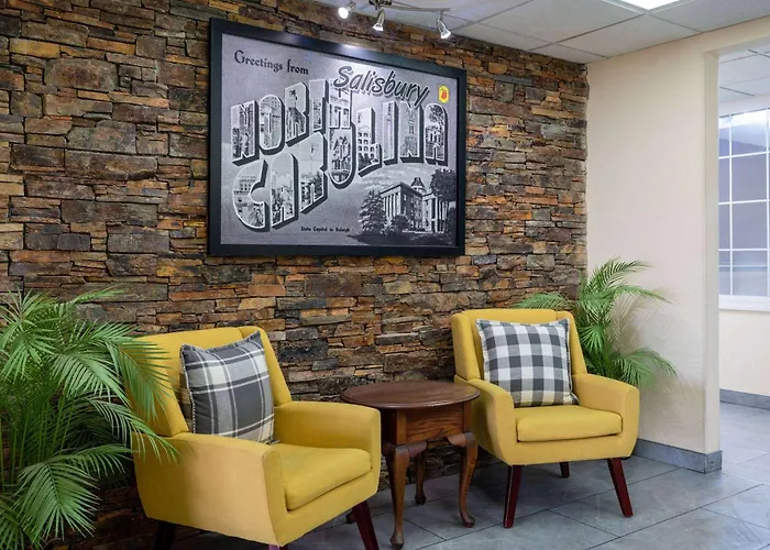 Super 8 By Wyndham Salisbury Hotel